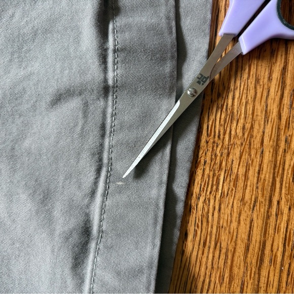 Gray men’s Chubbies medium shorts with 7 inch inseam - Picture 15 of 16